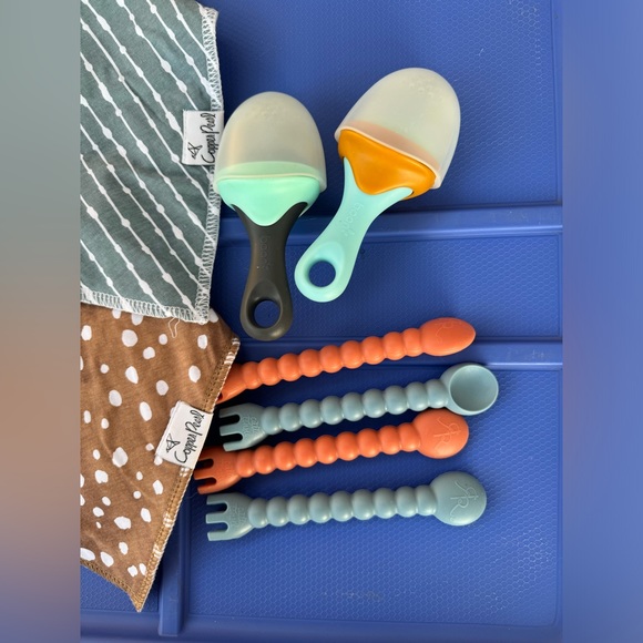 Baby accessories, Ryan&Rose cutie tensil spoon, frozen teether, copper&pearl bib - Picture 10 of 12